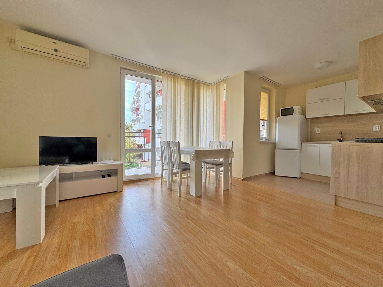 Připraveno k nastěhování! Dvoupokojový byt v atraktivním komplexu ve Sveti Vlasu  