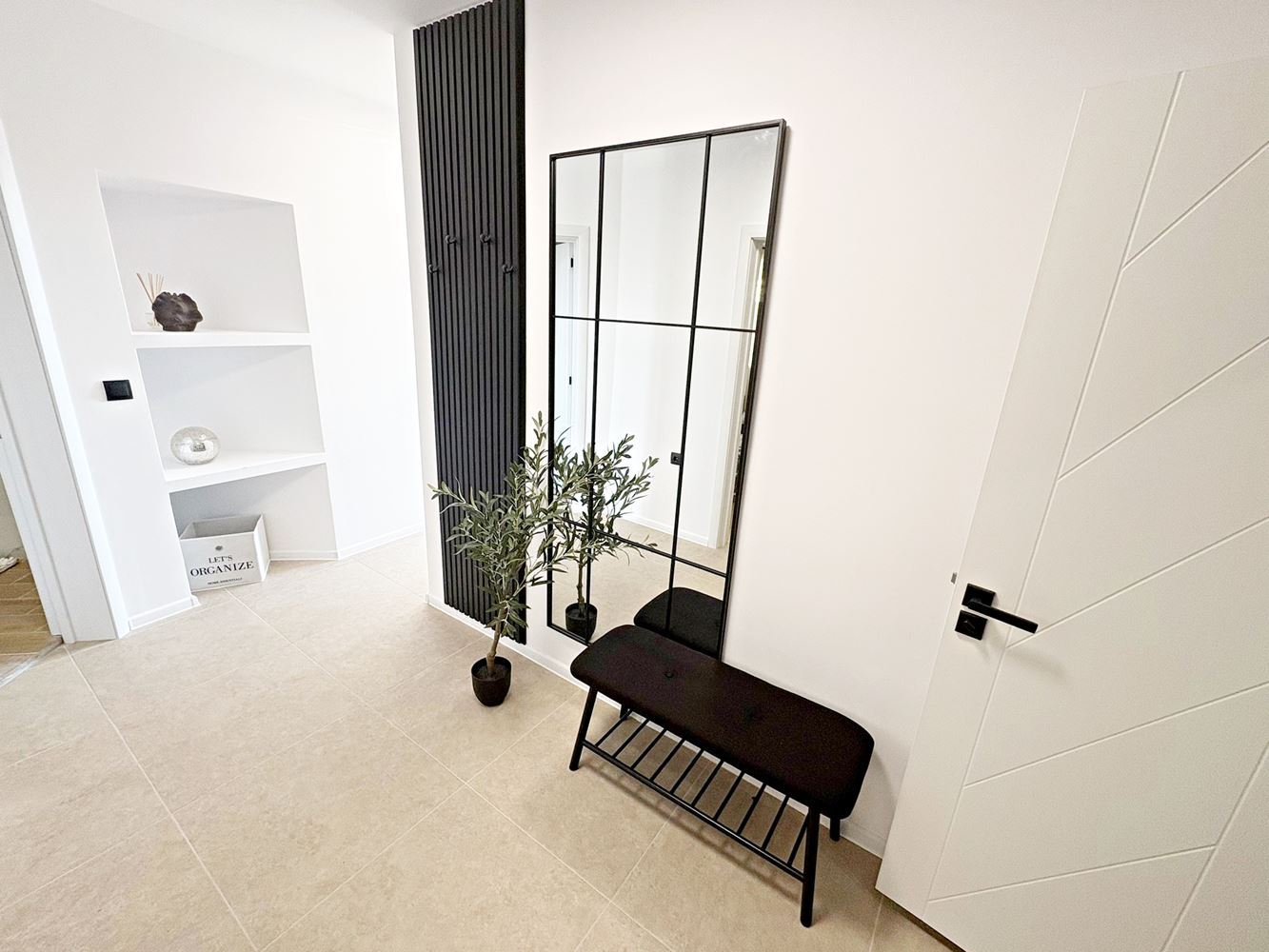 Dvě nezávislé bytové jednotky s výhledem na moře v centru Sveti Vlas – designový interiér a vlastní parkovací místo