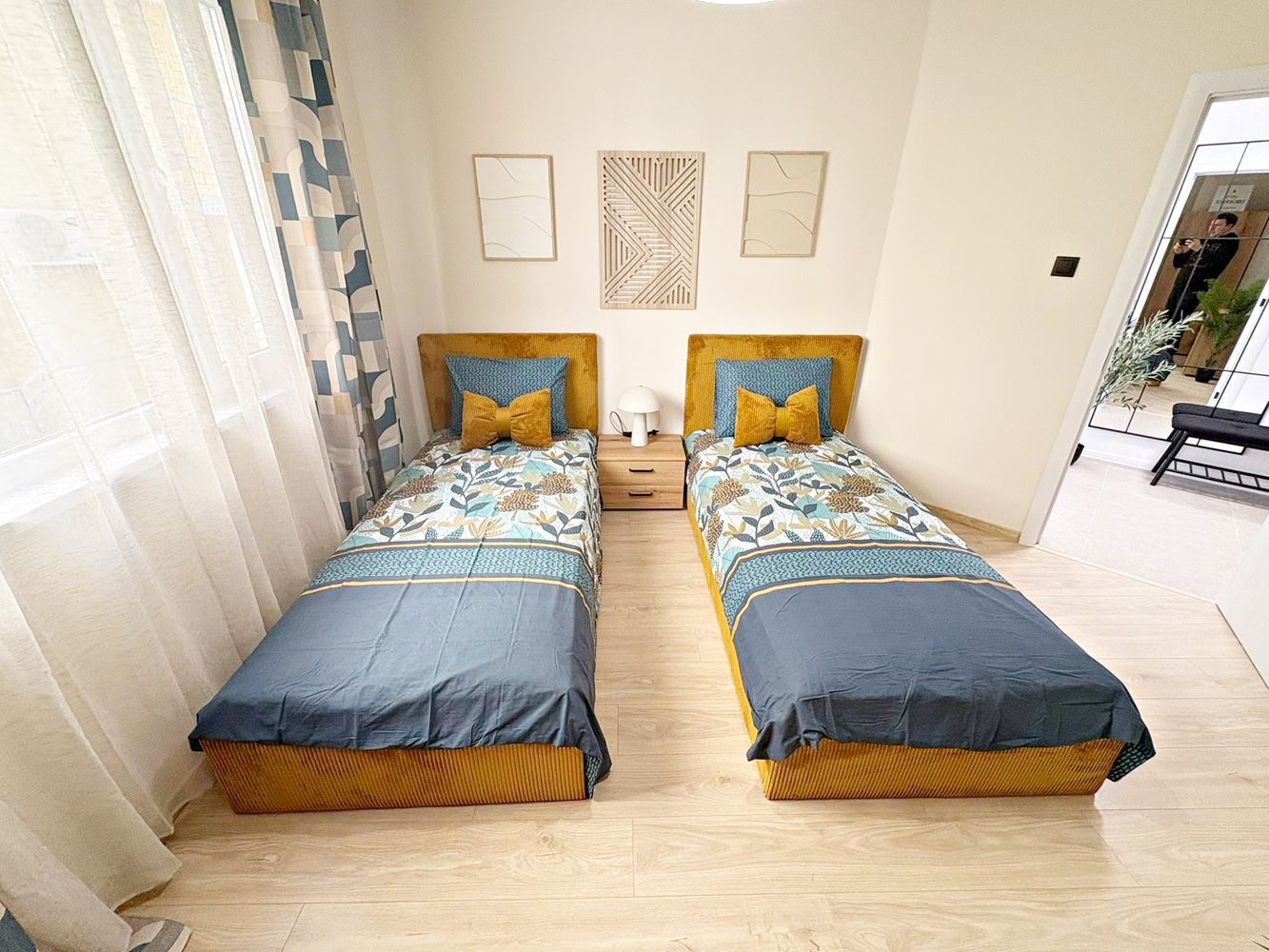 Dvě nezávislé bytové jednotky s výhledem na moře v centru Sveti Vlas – designový interiér a vlastní parkovací místo