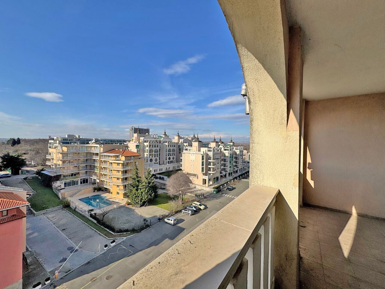 Exkluzivní apartmán s jednou ložnicí v první linii u moře v Pomorie – luxus, prestiž a investice s okamžitou návratností