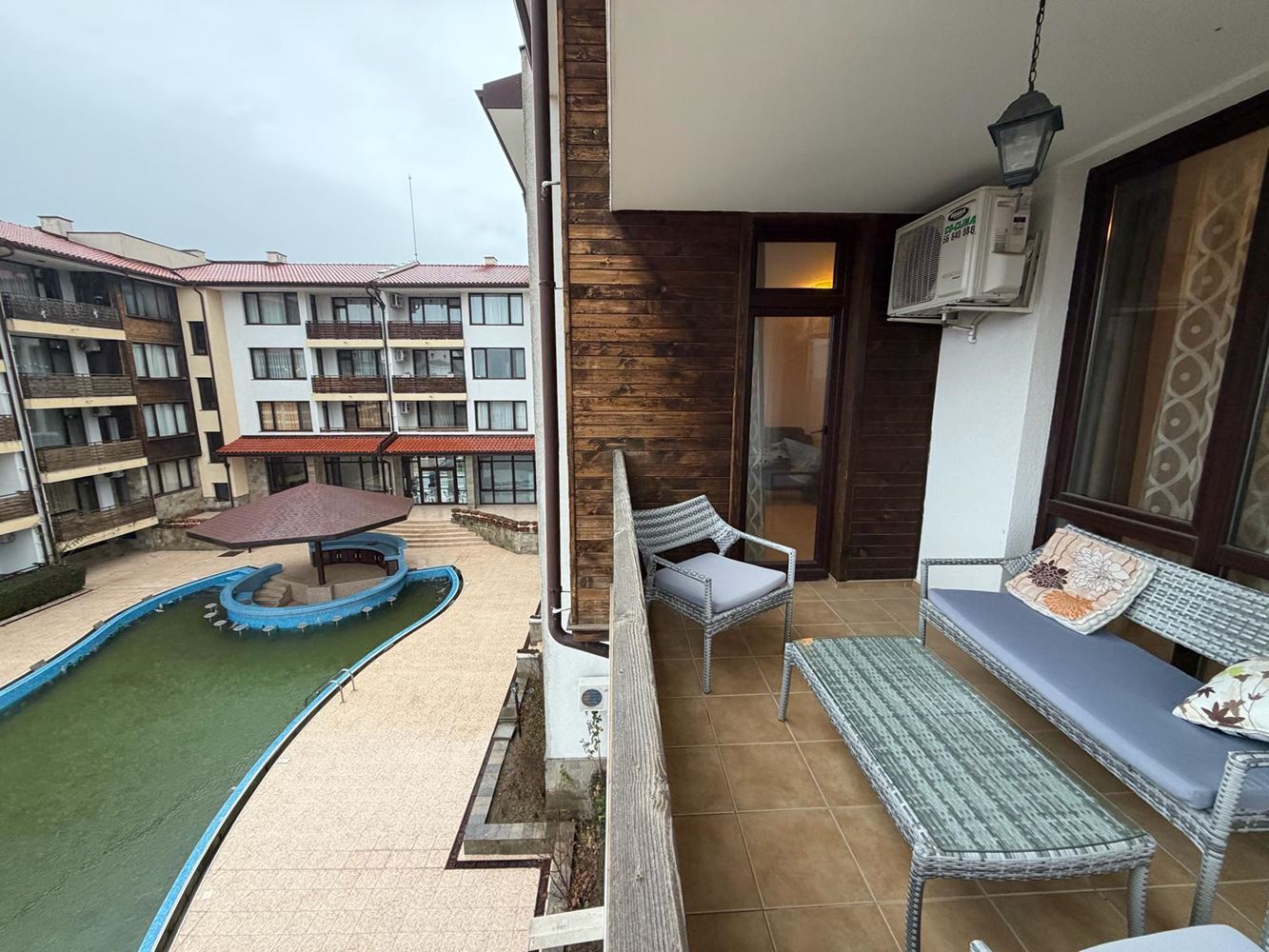 Prostorný třípokojový apartmán v Nesebaru – plně zařízený, v klidné a rychle se rozvíjející oblasti u moře