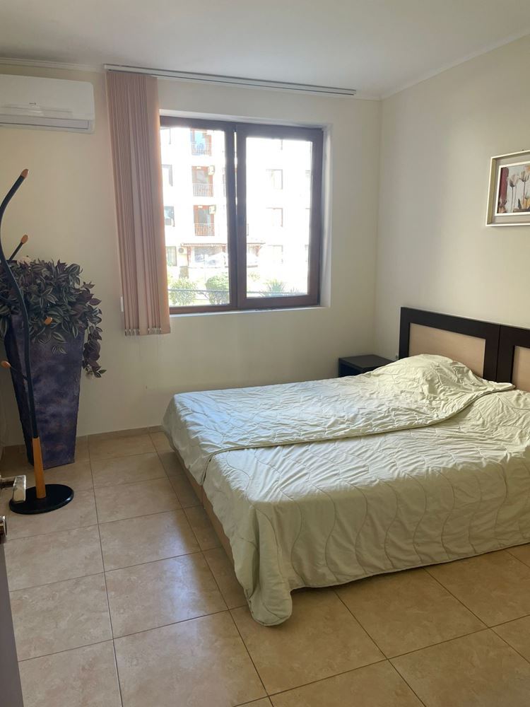 Stylový třípokojový apartmán v přízemí s výhledem na bazén – pouze 300 metrů od moře v Nesebaru