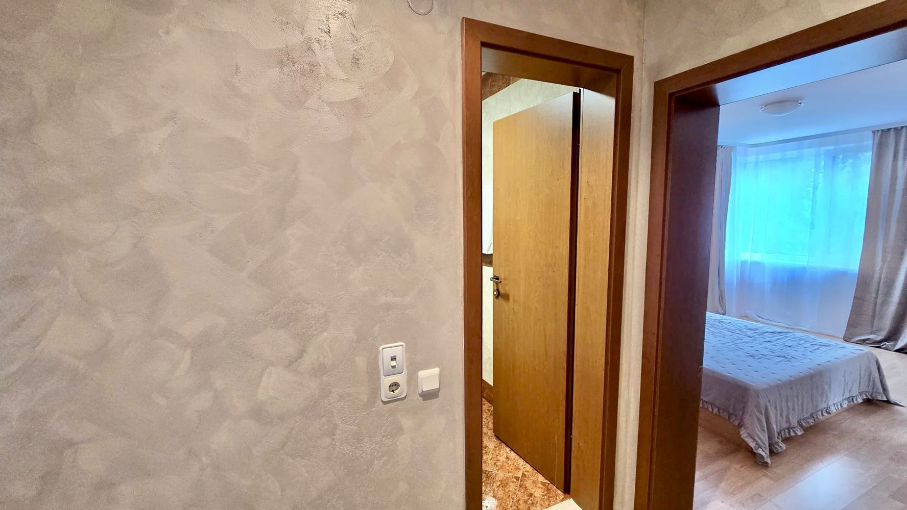 Prostorný třípokojový byt ve Slunečném pobřeží – plně zařízený a připravený k nastěhování