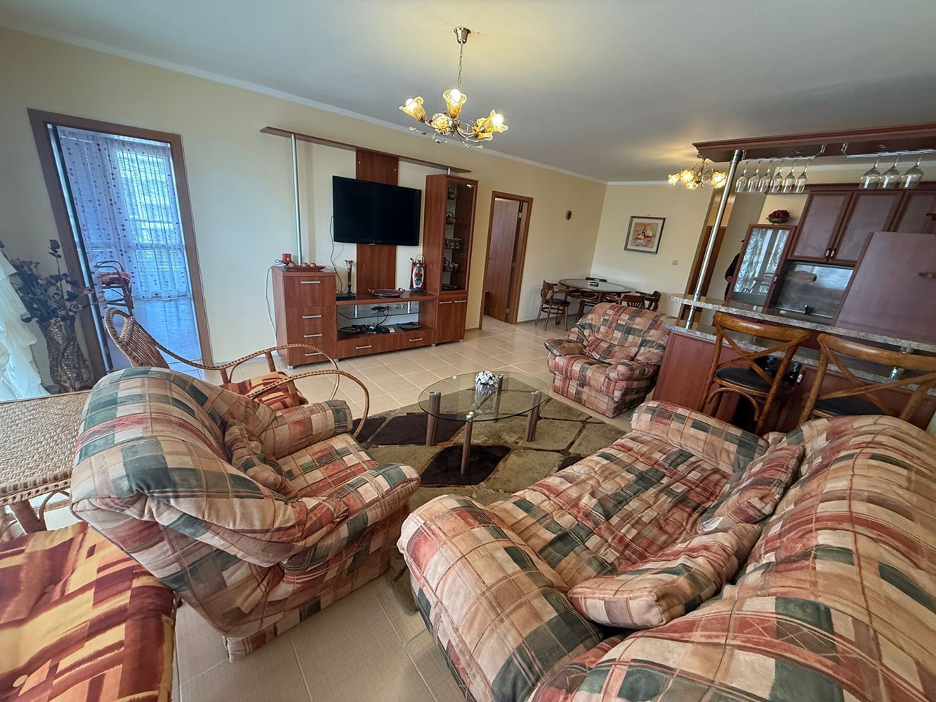 Prostorný dvoupokojový apartmán v Sunny Beach – komfort, příroda a nízký poplatek za údržbu