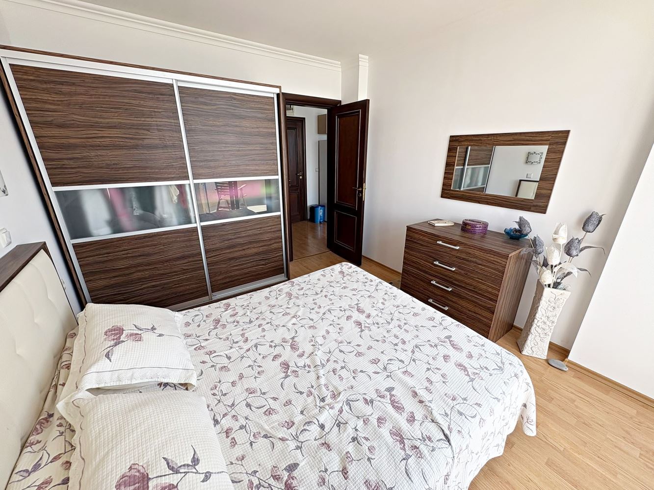 Luxusní apartmán s jednou ložnicí s panoramatickým výhledem na moře v první linii ve Sveti Vlas