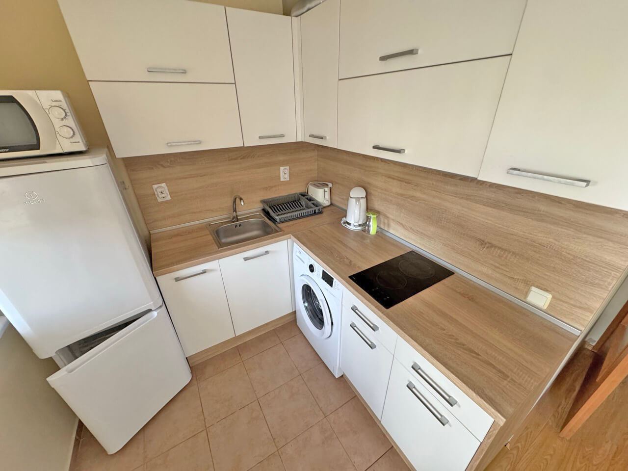 Připraveno k nastěhování! Dvoupokojový byt v atraktivním komplexu ve Sveti Vlasu  