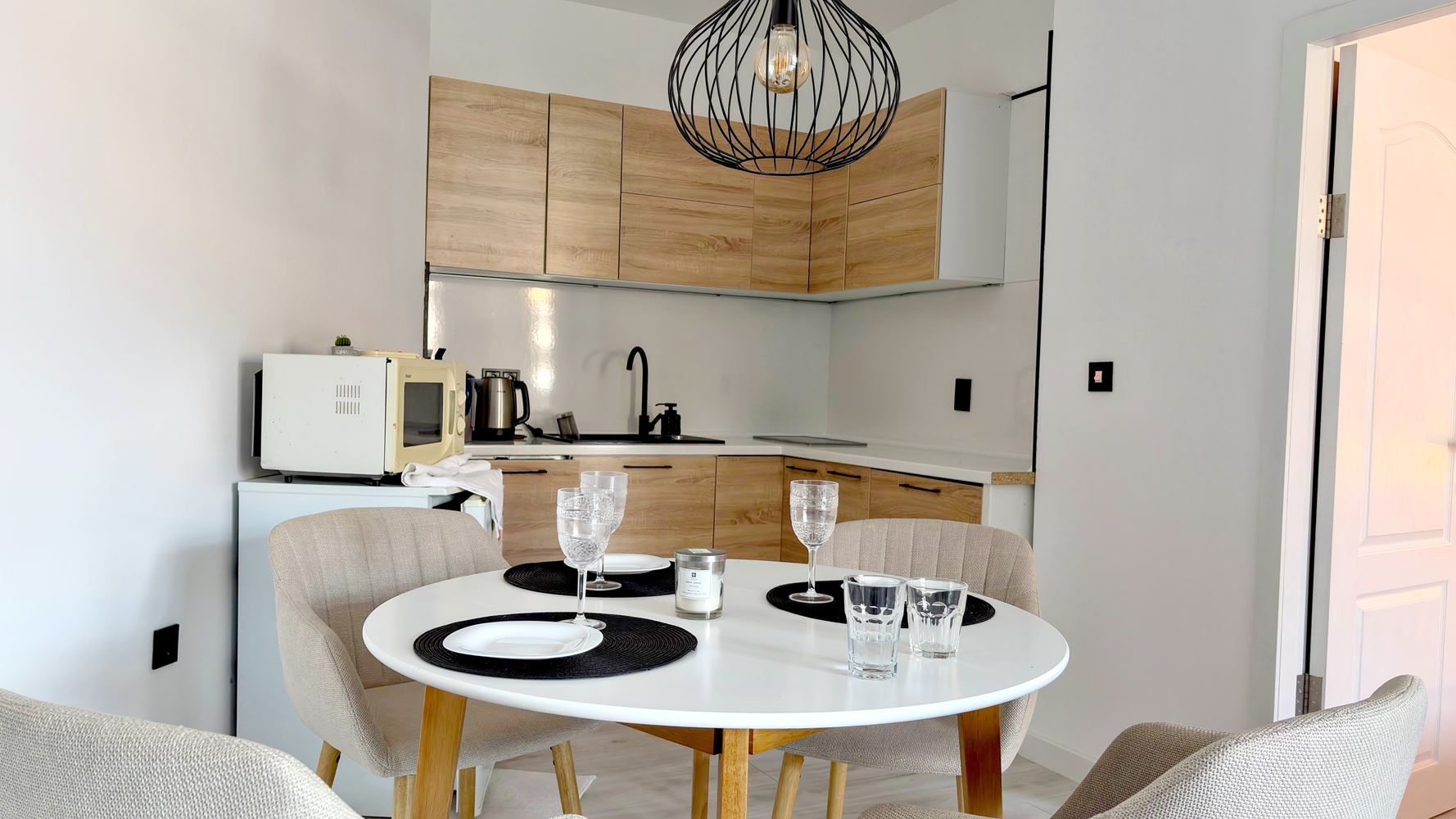 Stylový apartmán s jednou ložnicí 100 metrů od pláže na Slunečném pobřeží – komfort, luxus a skvělá lokalita