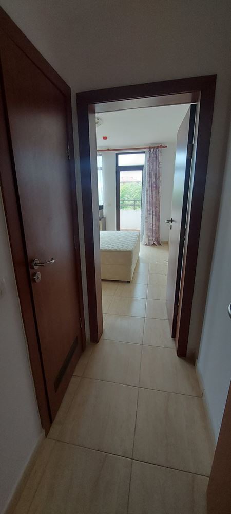 Prostorný apartmán s výhledem na moře ve Sveti Vlas – komfort, zeleň a prestižní lokalita