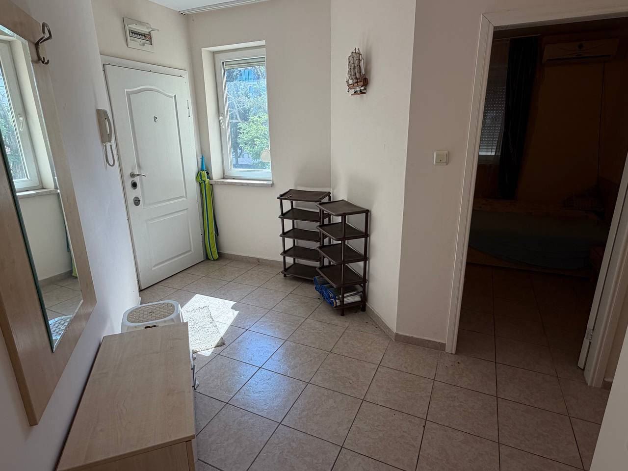 Prostorný apartmán se dvěma ložnicemi 200 m od pláže ve Slunečném pobřeží – s nízkým poplatkem za údržbu