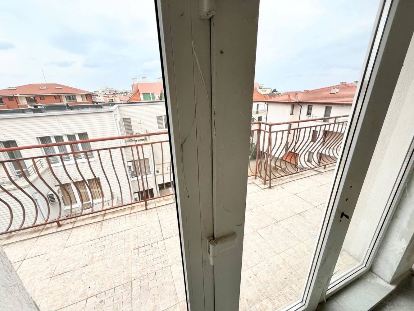 Prostorný mezonet se dvěma ložnicemi mezi Ravdou a Nesebarem – 200 metrů od pláže, bez poplatku za údržbu!