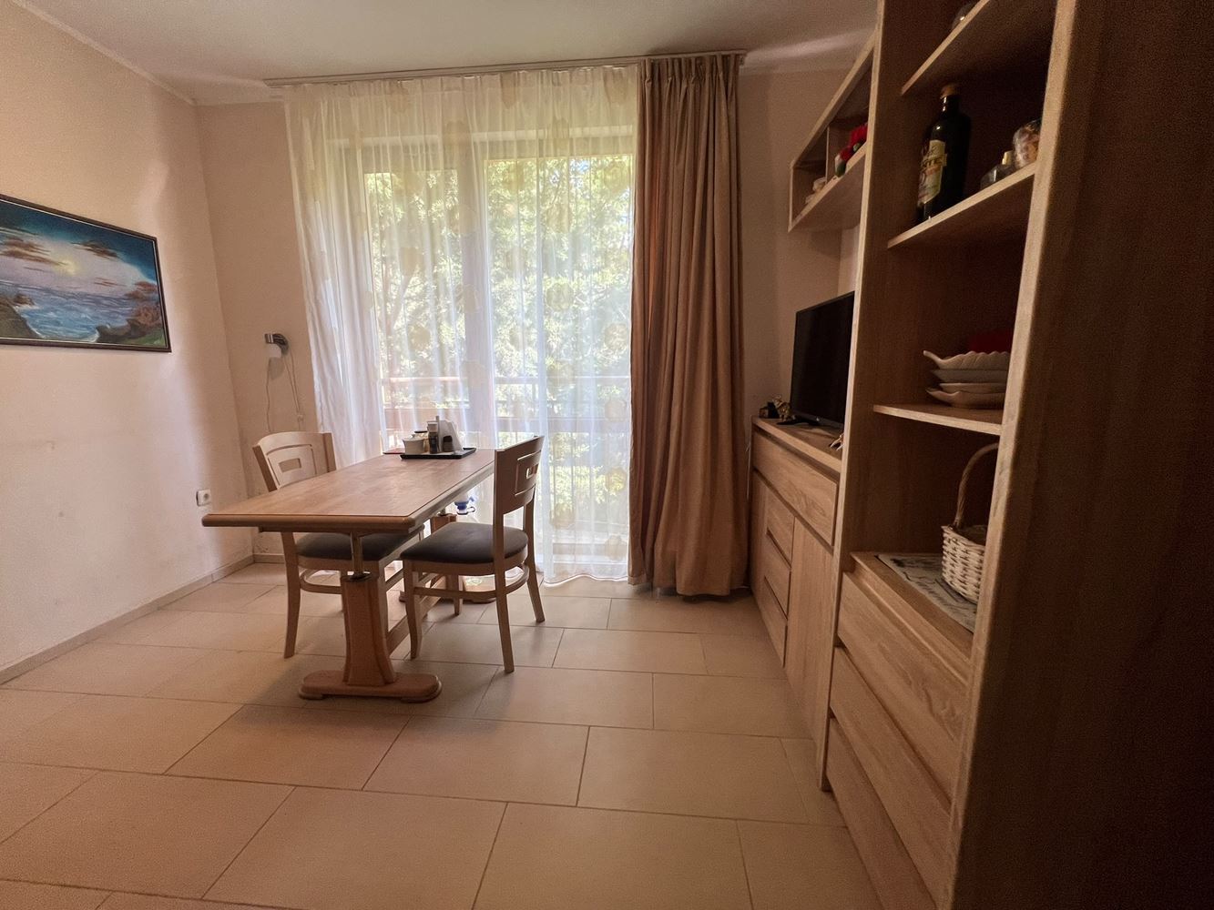Atraktivní apartmán s jednou ložnicí obklopený zelení v klubovém komplexu v Sunny Beach
