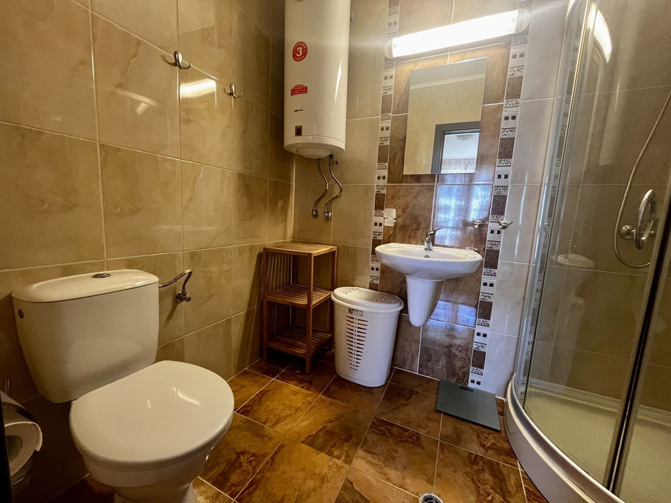 Prostorný apartmán se dvěma ložnicemi v Nesebaru – kompletně zařízený a připravený k nastěhování
