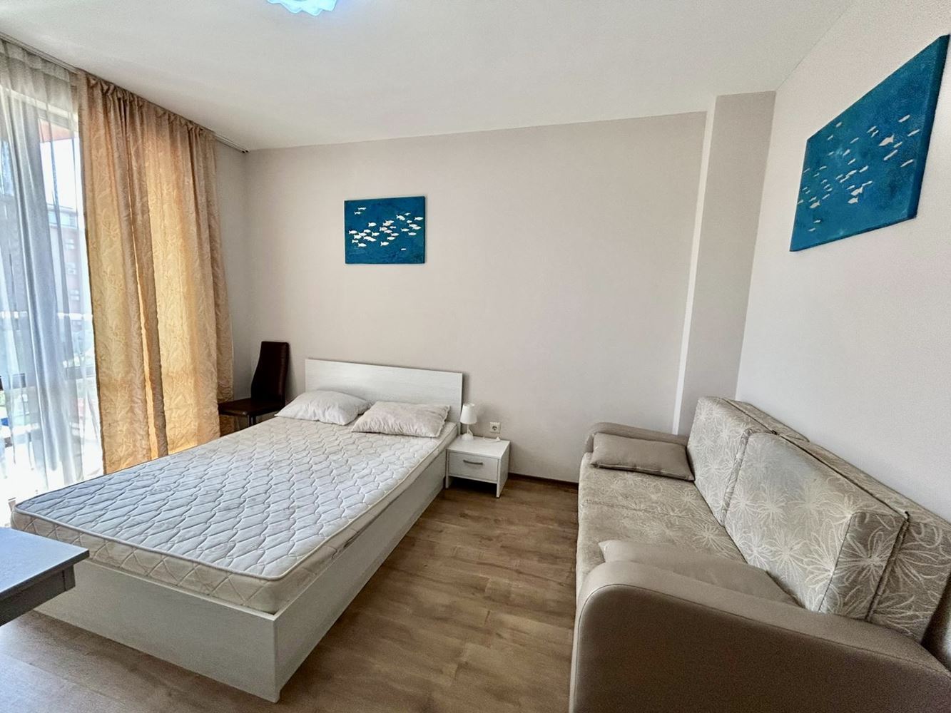 Světlé a útulné studio s výhledem na krásný vnitřní areál – komfort a klid v moderním komplexu