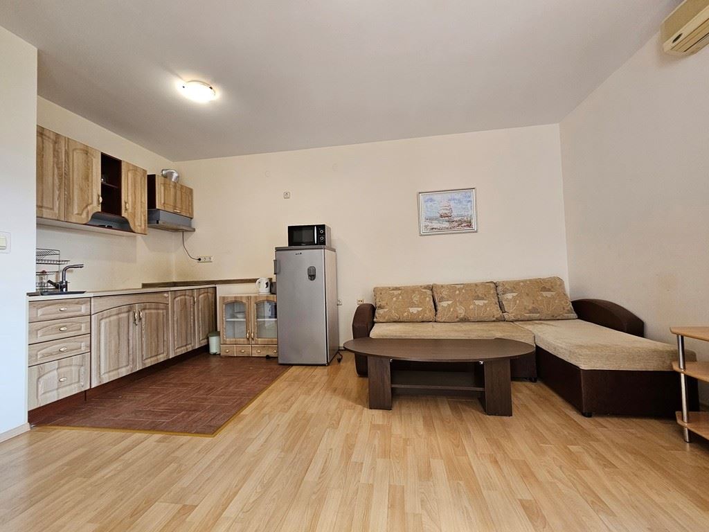 Apartmán s jednou ložnicí na první linii u moře v hlídaném komplexu v Elenite