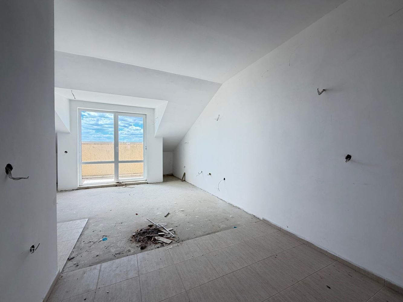 Nový apartmán s jednou ložnicí bez poplatku za údržbu v klidné oblasti u Slunečného pobřeží