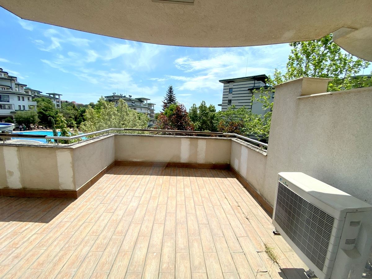 Dvoupokojový byt (s jednou ložnicí) v první linii u moře v Ravda – luxus, příroda a výhled na bazén