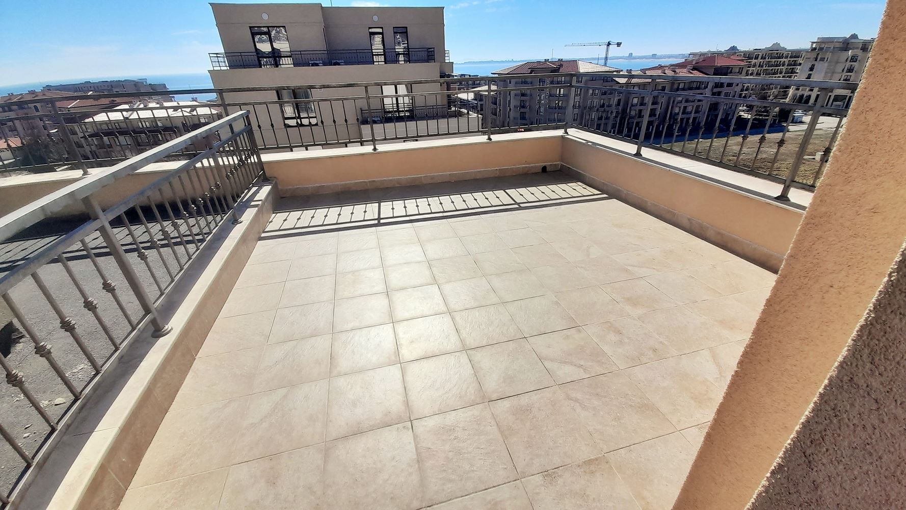 Atraktivní apartmán s jednou ložnicí s výhledem na moře a hory ve Svatém Vlasu