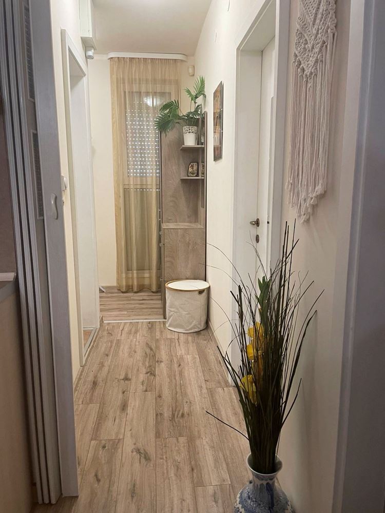 Moderní apartmán se dvěma ložnicemi na Slunečném pobřeží – komfort, lokalita a skvělá infrastruktura
