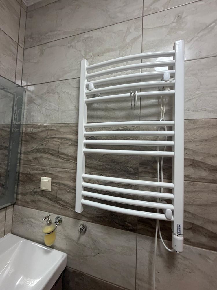 Útulný apartmán s jednou ložnicí a obrovskou terasou v Ravdě – váš osobní prostor u moře