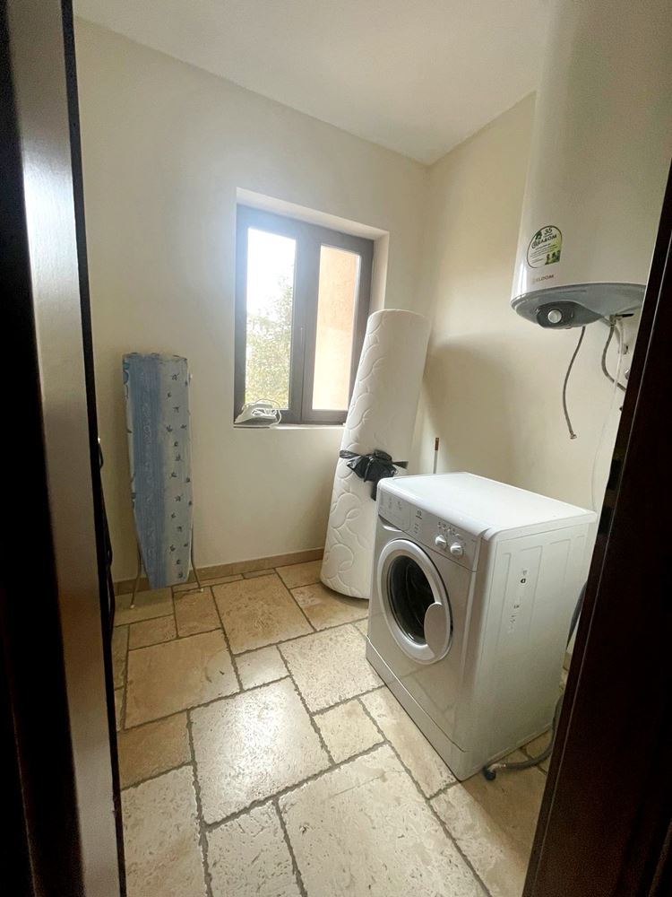 Prostorný zařízený apartmán se dvěma ložnicemi a výhledem na moře u Balčiku – komfort uprostřed přírody a Golfové riviéry