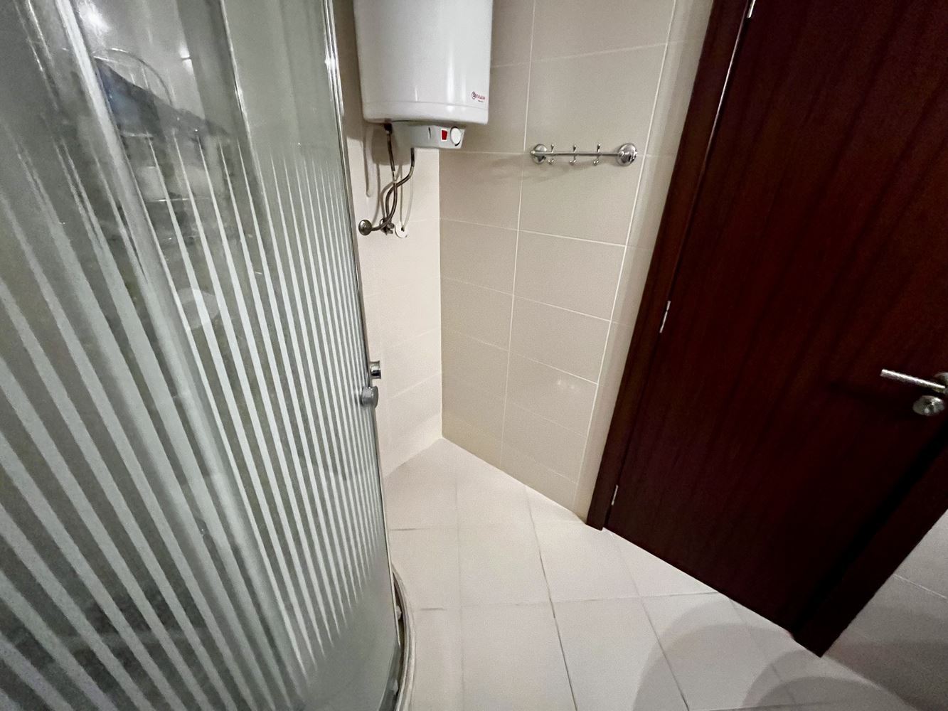 Mořský komfort a klid v blízkosti Nesebaru! Zařízený apartmán s jednou ložnicí s výhledem na bazén v luxusním uzavřeném komplexu