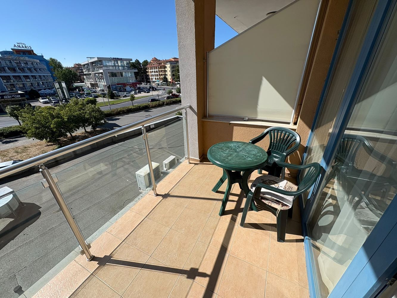 Apartmán s jednou ložnicí ve Slunečném pobřeží – komfort v komplexu s bazény a vodními skluzavkami