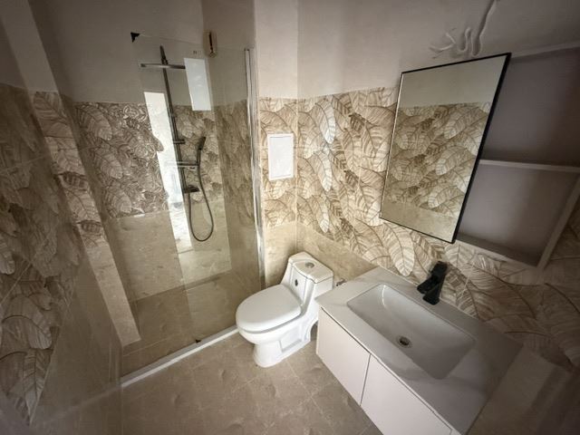 Nový apartmán s jednou ložnicí a prostorným balkonem v moderním komplexu v Ravdě