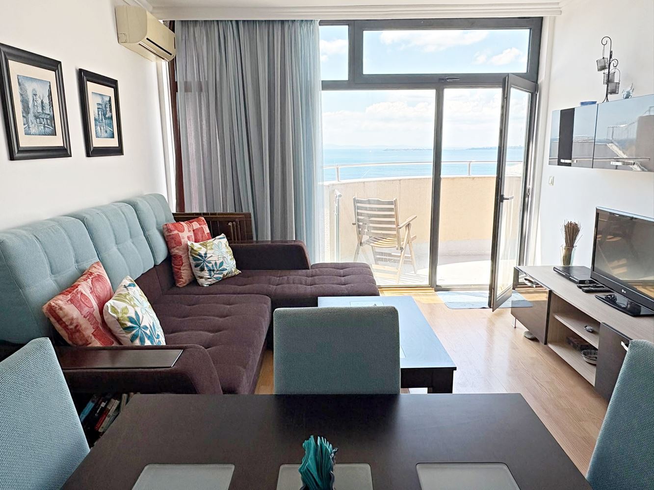 Luxusní apartmán s jednou ložnicí s panoramatickým výhledem na moře v první linii ve Sveti Vlas