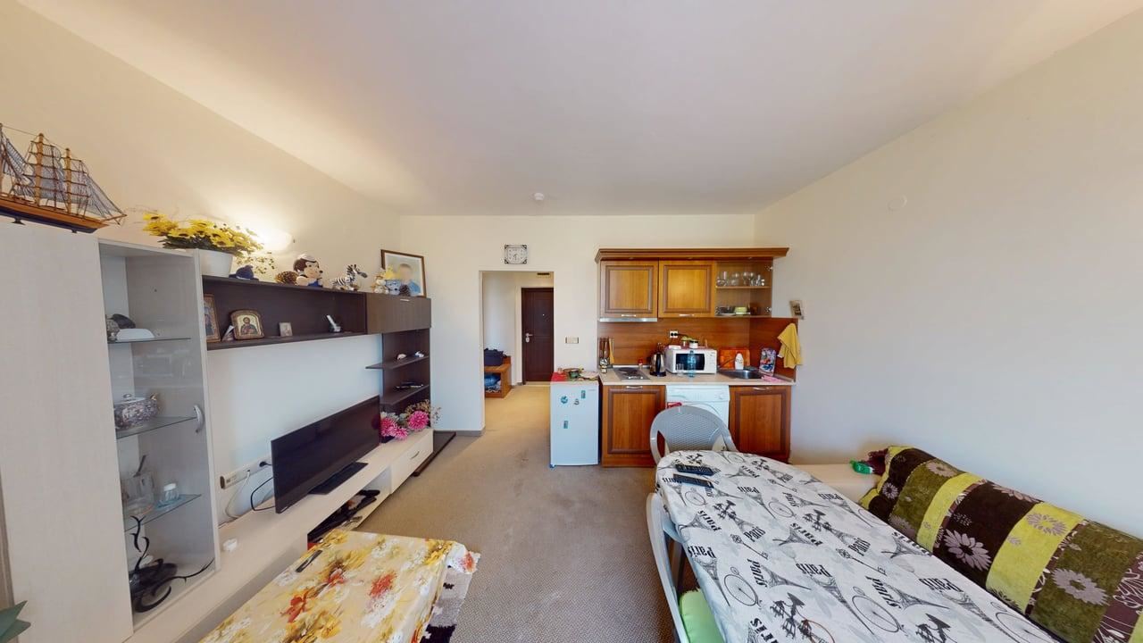 Světlý dvoupokojový apartmán na Slunečném pobřeží – komfort, bezpečí a výborná infrastruktura