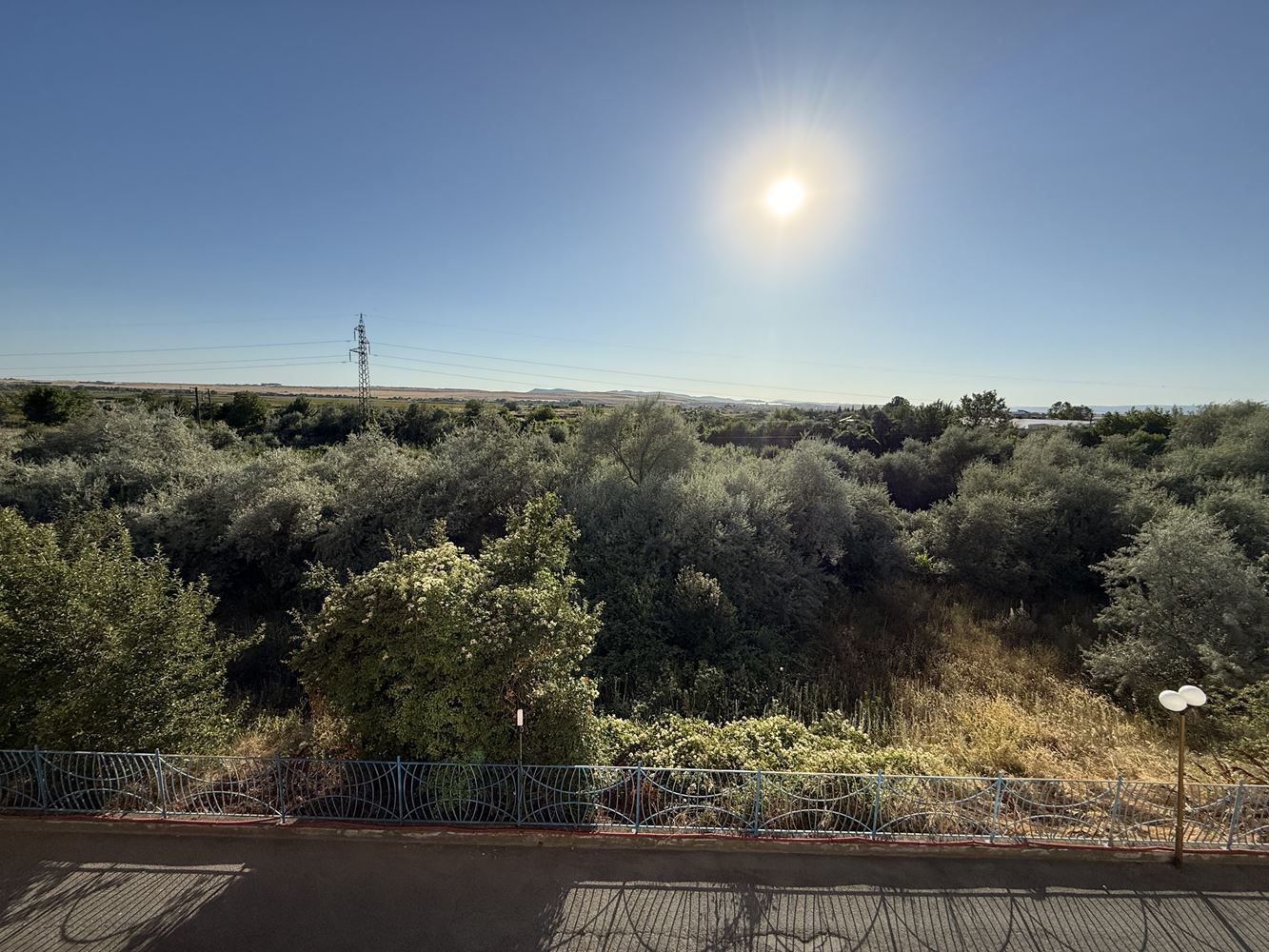 Byt s jednou ložnicí a terasou v Slunečném Pobřeží – komfort a celoroční bezpečí