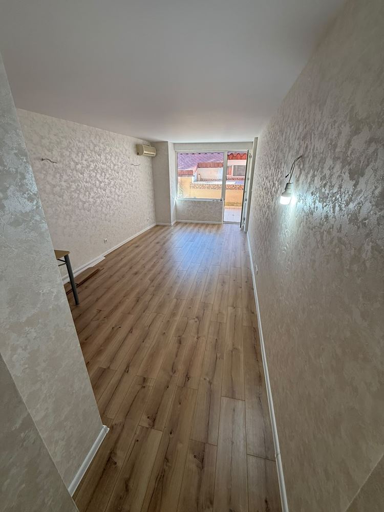Studio ve Sveti Vlas s velkou terasou a vynikající polohou – ideální pro dovolenou nebo investici