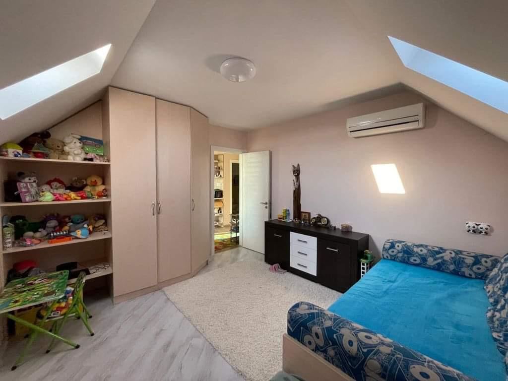 Panoramatický byt se dvěma ložnicemi s výhledem na moře v Ravdě – světlo, prostor a nízký poplatek za údržbu