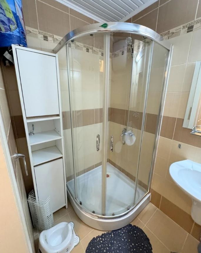 Mořský komfort a útulnost ve stylovém apartmánu s jednou ložnicí v Ravdě
