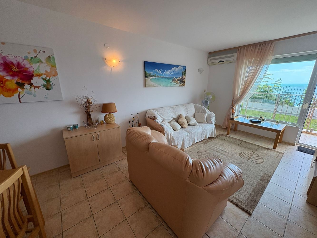 2pokojový apartmán s přímým výhledem na moře ve Svatém Vlasu – komfort, klid a resortový životní styl
