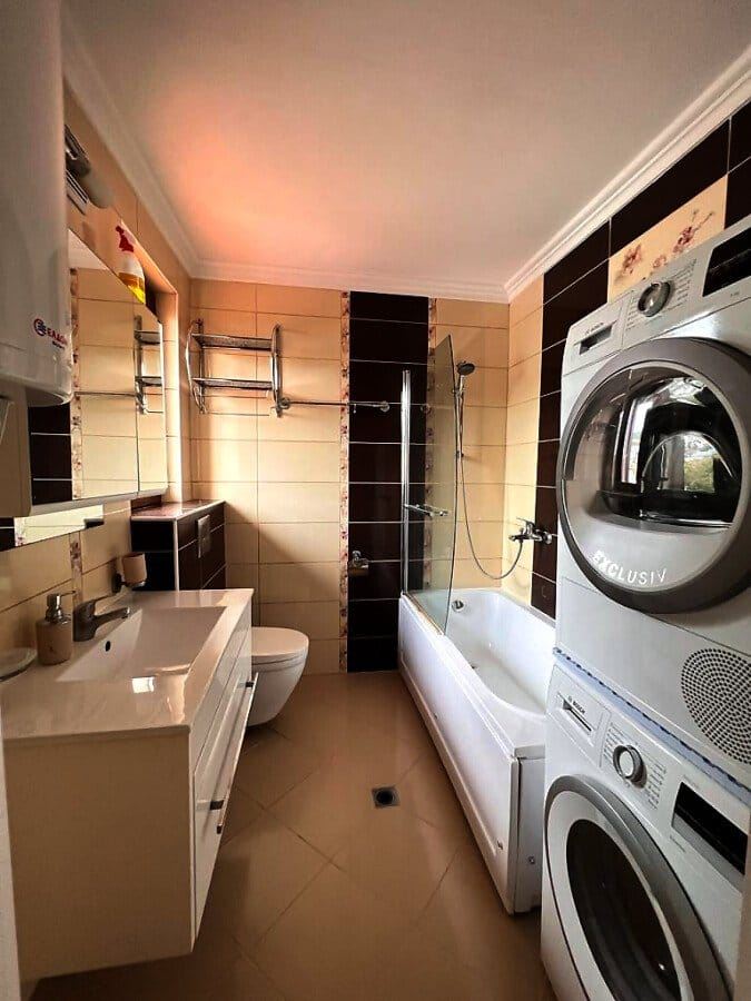 Komfortní mezonetový apartmán se dvěma ložnicemi a panoramatickým výhledem na moře ve Sveti Vlas – nemovitost v prestižní lokalitě s působivým výhledem