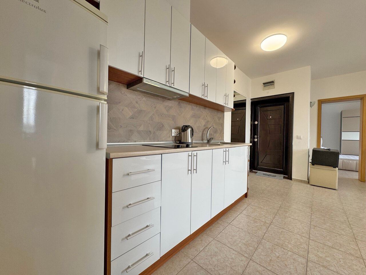 Prostorný apartmán se dvěma ložnicemi v srdci Slunečného pobřeží – komfort, lokalita a vynikající investice