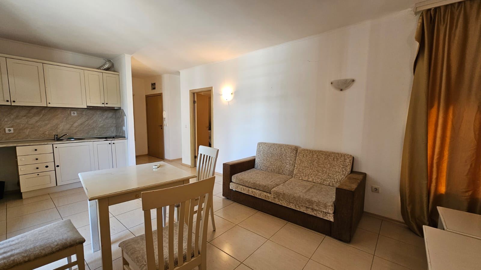 Apartmán se dvěma ložnicemi bez poplatku za údržbu, přímo u supermarketu