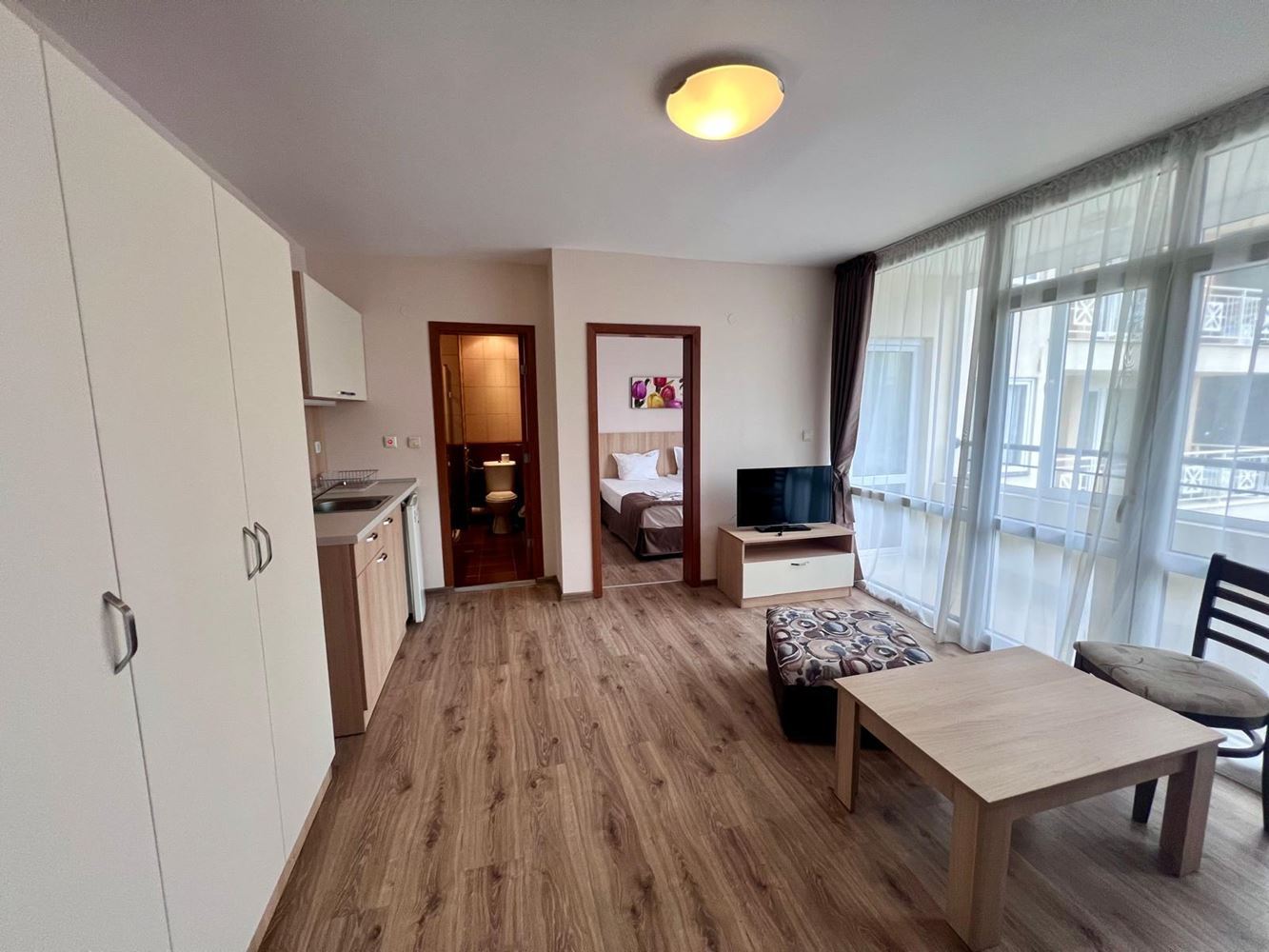 Dvoupokojový apartmán 300 metrů od moře na Slunečném pobřeží – skvělá investice s vysokým potenciálem