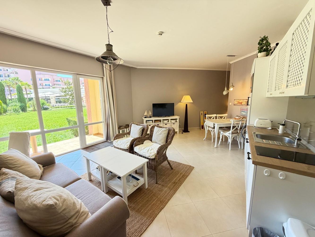 Apartmán s jednou ložnicí s přímým vstupem k bazénu v Sunny Beach – luxus, prostornost a prvotřídní vybavení