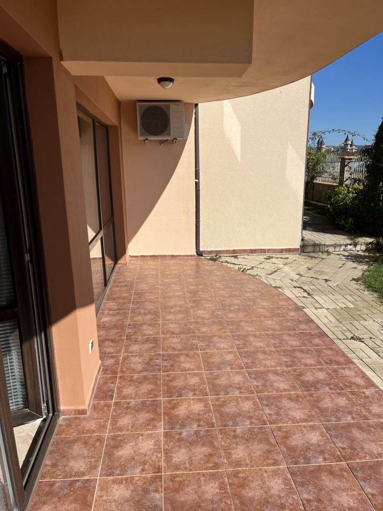 Zařízený byt se dvěma ložnicemi v komplexu v Ravdě, připravený k nastěhování