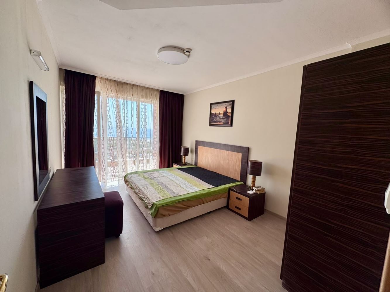Luxusní apartmán u moře s panoramatickým výhledem v prestižním komplexu na Slunečném pobřeží