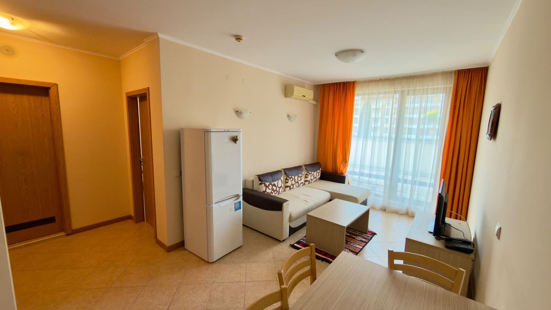Prostorný apartmán s jednou ložnicí, velkou terasou a výhledem na bazén v Sunny Beach