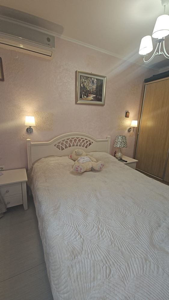 Třípokojový apartmán v uzavřeném komplexu ve Sveti Vlas – pouhých 300 m od pláže
