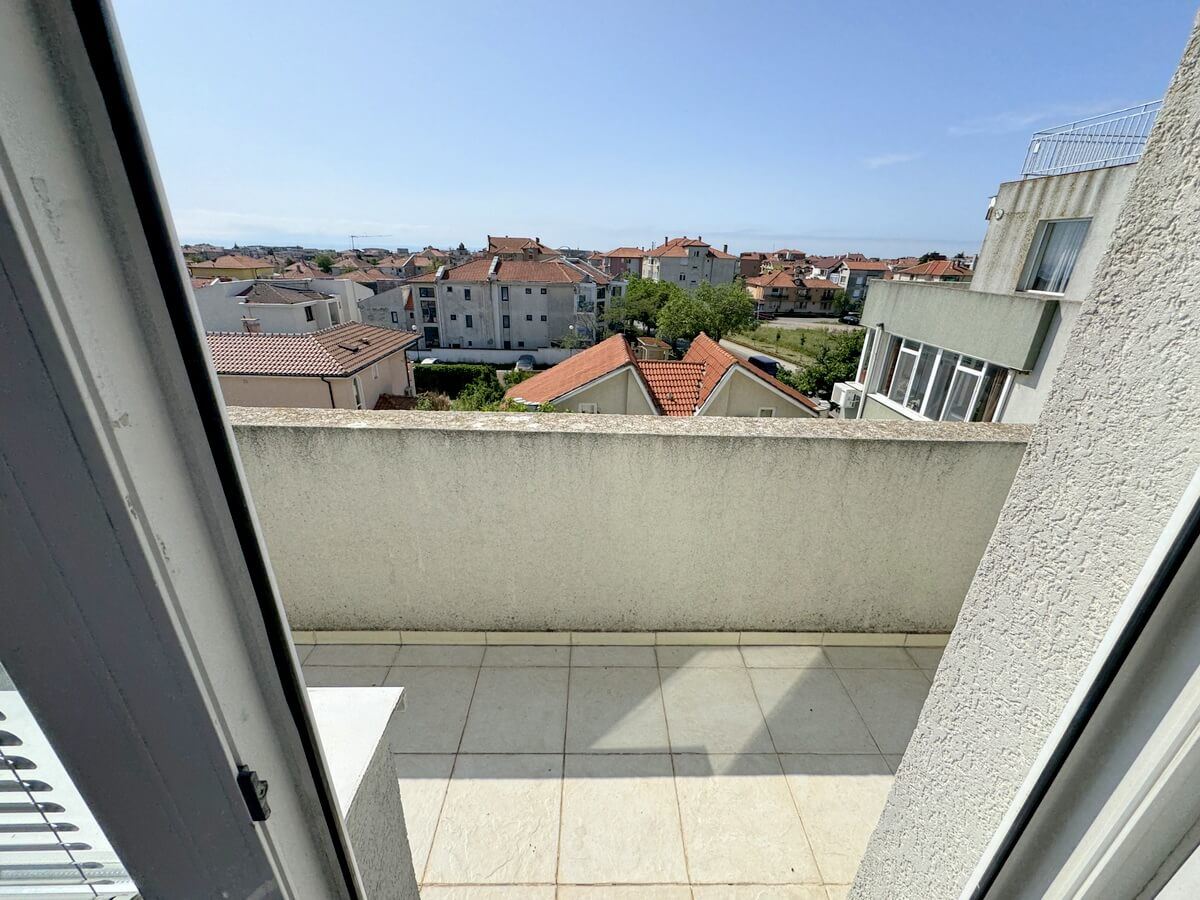 Apartmán s jednou ložnicí v Ravdě – kompletně zařízený, v obytném domě a 500 metrů od moře
