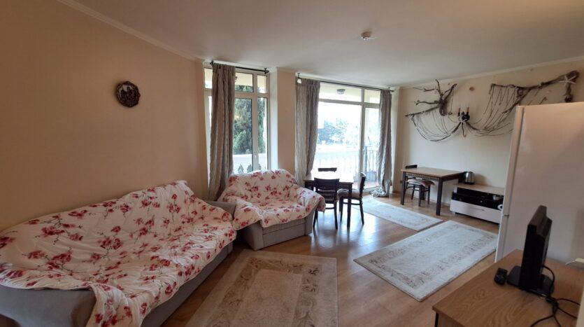 Dvoupokojový apartmán v první linii v Elenite s výhledem na moře a vysokým investičním potenciálem