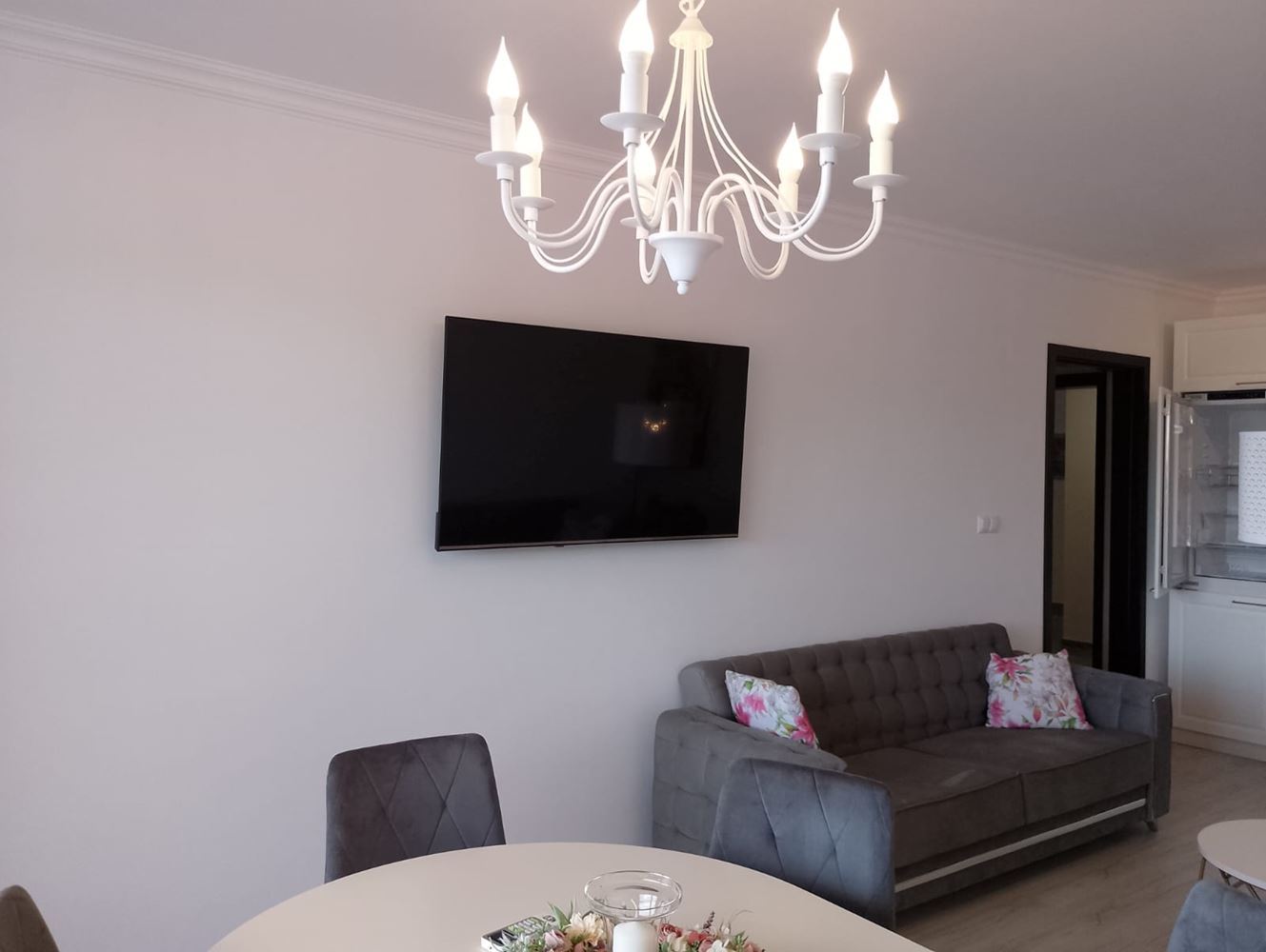 Luxusní třípokojový byt s panoramatickým výhledem na moře a hory v exkluzivním komplexu ve Sveti Vlasu