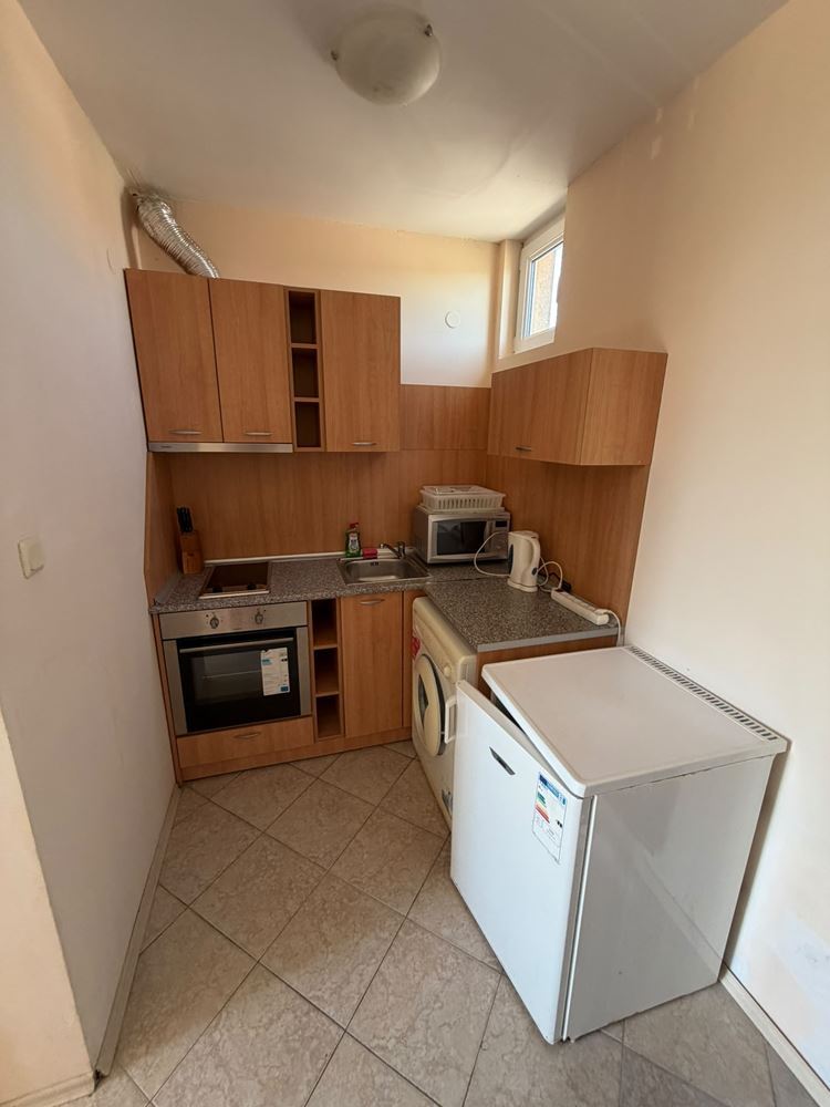 Prostorný apartmán s jednou ložnicí v prestižním uzavřeném komplexu blízko pláže na Slunečním pobřeží