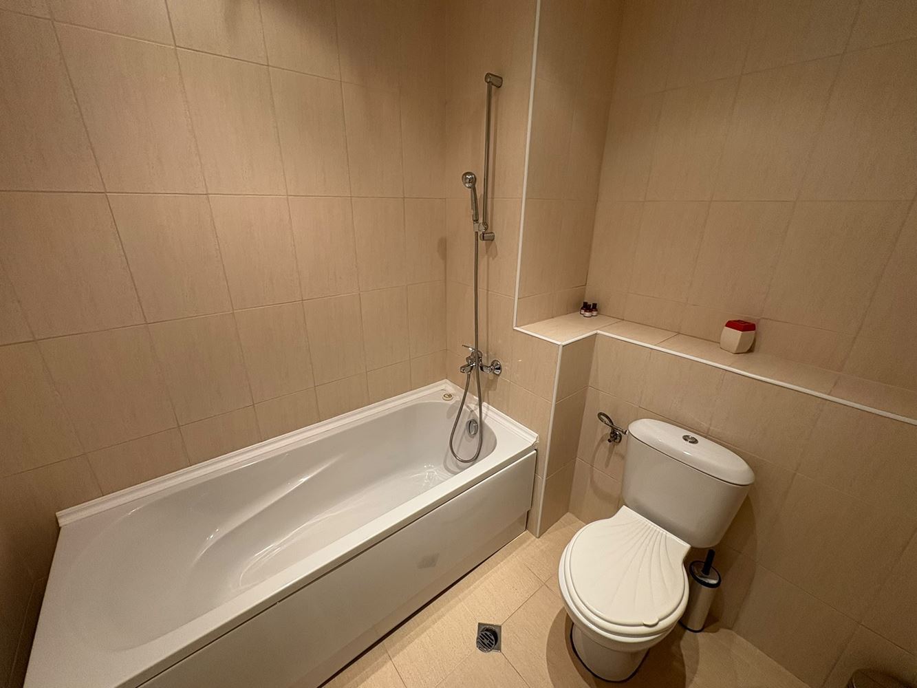 Apartmán se dvěma ložnicemi ve Slunečném pobřeží – prostornost, vybavení a zábava v rekreačním komplexu