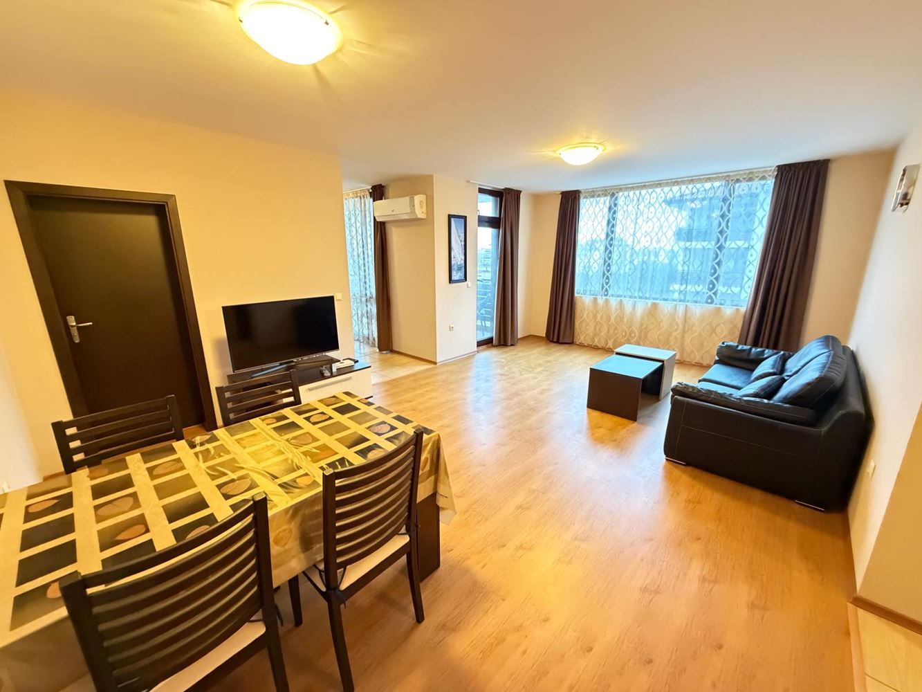 Prostorný třípokojový apartmán v Nesebaru – plně zařízený, v klidné a rychle se rozvíjející oblasti u moře