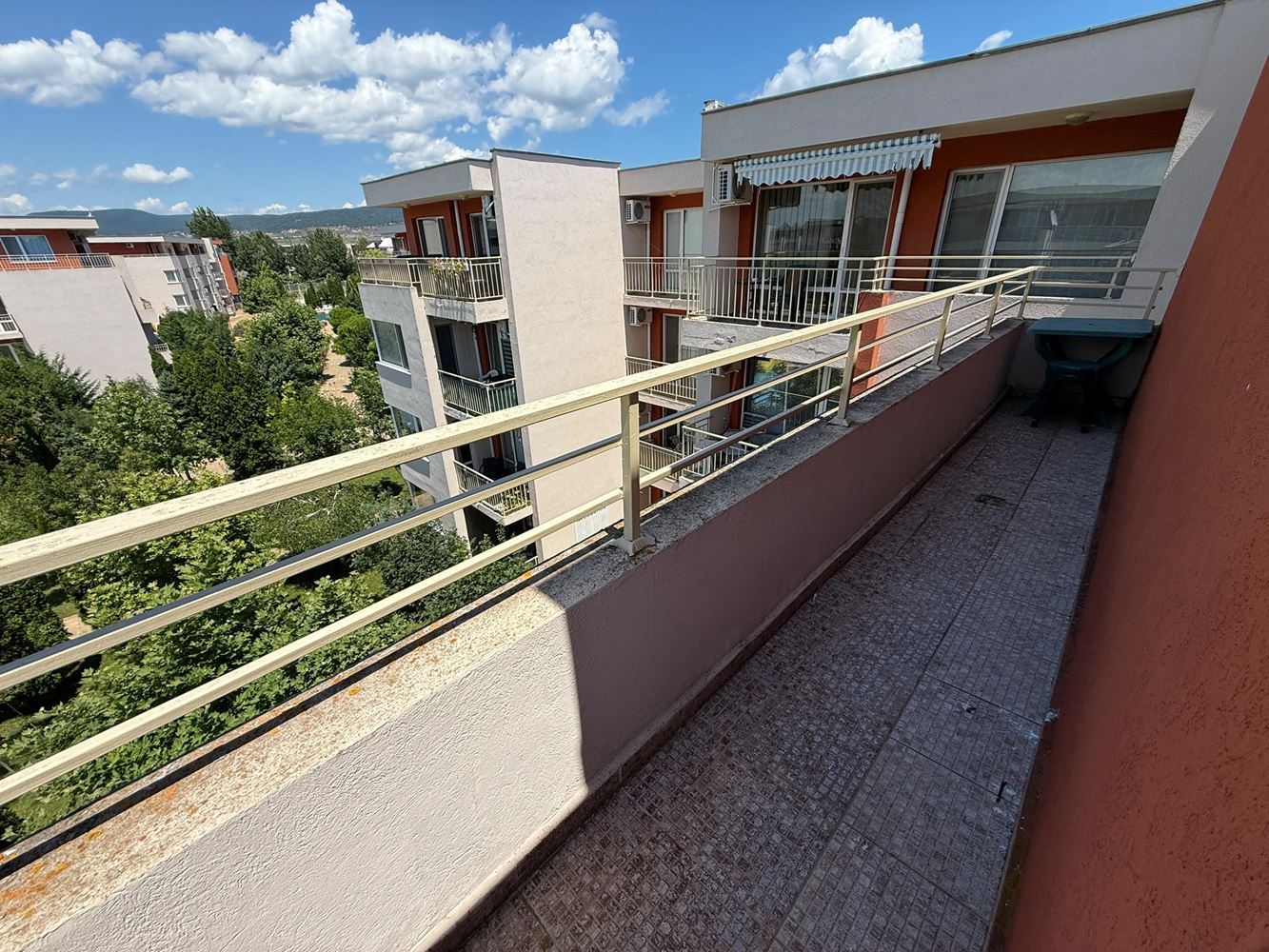 Prostorný apartmán s jednou ložnicí poblíž aquaparku na Slunečném pobřeží – skvělá příležitost pro investici i rekreační bydlení